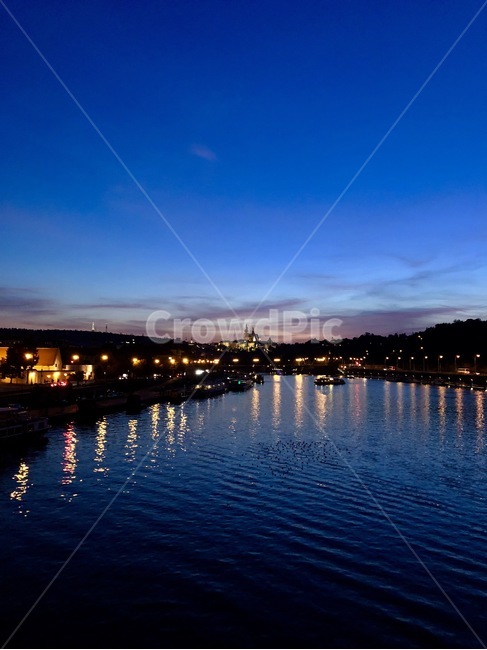 유럽,europe,풍경,야경,강,밤,불빛,전망,보트,물,water,waterfront,워터프론트,nightview,야경,밤,풍경,nightscape,night,landscape