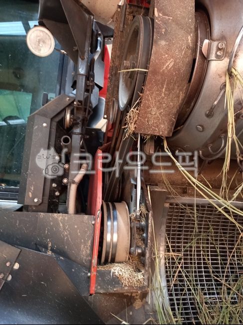 agricultural machinery,machine,combine,threshing bin