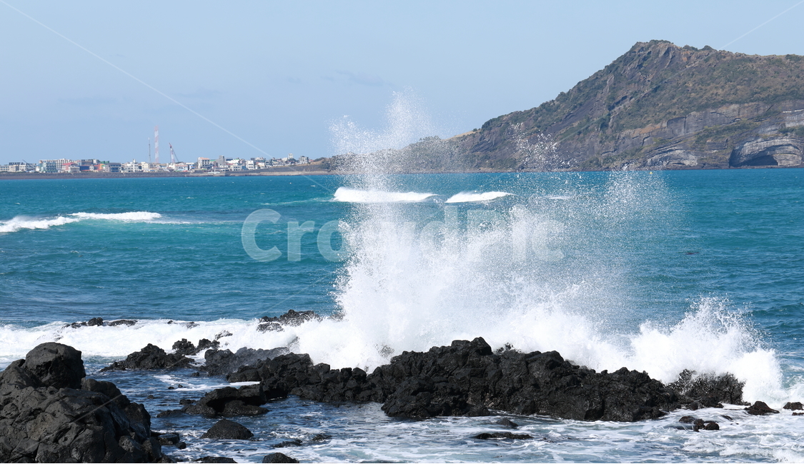 제주도,섬,파도,풍경,바위,landscape,wave,바다,sea,자연,풍경,nature,landscape,한국자연풍경,한국자연경관,korea nature landscape,제주도,jeju,jeju island,ocean,대양,water,물,outdoors,옥외,promontory,곶
