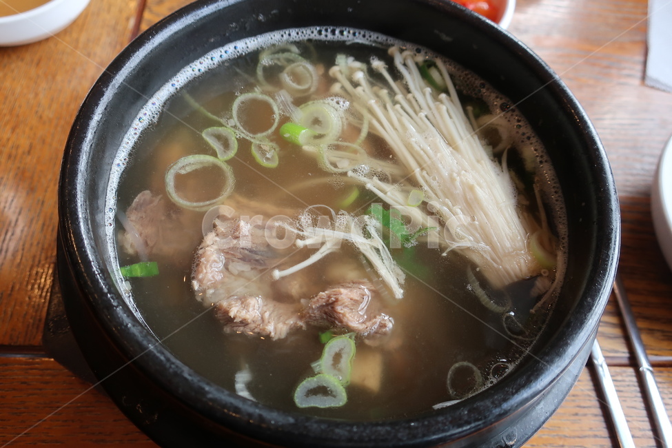 전통,한식,갈비탕,음식,갈비,국물,육수,뚝배기,식사,한국음식,음식,식재료,요리,food,cook,meal,dishes,food reserves,한식,한국음식,한국요리,korean food,korean dishes,korean meal,korean cook