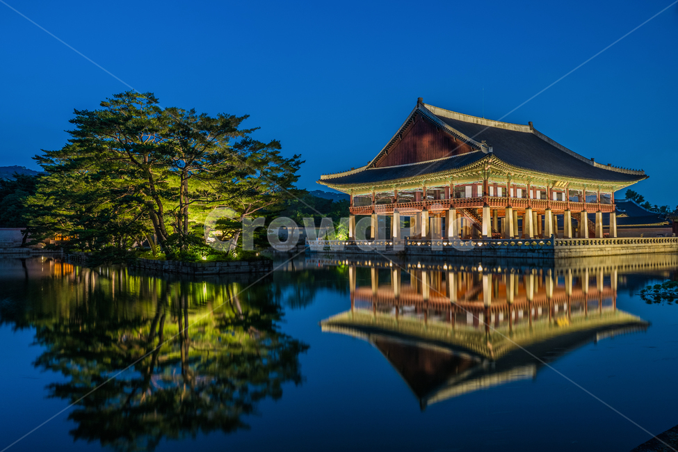 경복궁,경회루,경복궁야간개장,야경,고궁,서울야경,한국관광지,landscape,서울,야경,밤,풍경,nightscape,night,landscape,한국전통,한국문화,korean traditional,korean culture,랜드마크,landmark,tourist attraction,한국랜드마크,한국관광지,한국명소,korea landmark,korea tourist attraction,건축물,건물외관,exterior,building,structure,architecture,construction,건물