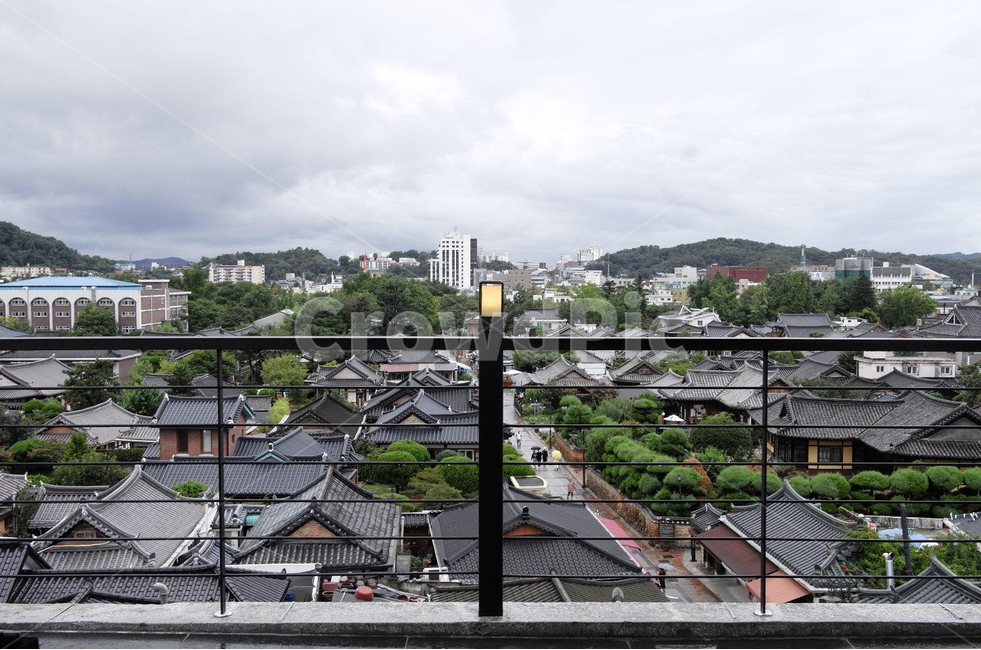 전주,한옥마을,기와집,흐린날,하늘,sky,도시,풍경,city,landscape,한국도시풍경,한국도시경관,korea cityscape,한국전통,한국문화,korean traditional,korean culture,랜드마크,landmark,tourist attraction,한국랜드마크,한국관광지,한국명소,korea landmark,korea tourist attraction,roof,지붕