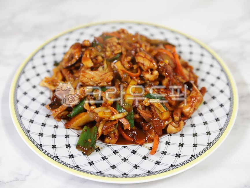 cabbage,onion,kdreancook,redpepperpaste,green onion,stirfriedfood,spicy,Stirfried squid,chili powder,calamari,koreancuisine,squid,Spicy,snack,plate,chili pepper paste,vegetable,stirfriedsquid,redpepperpowder,stirfried dishes,Korean food,ingredients,cookin