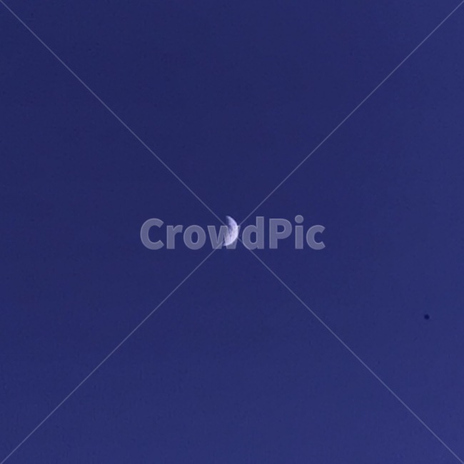 달,초승달,상현달,하늘,보라색,파란색,moon,sky,blue,purple