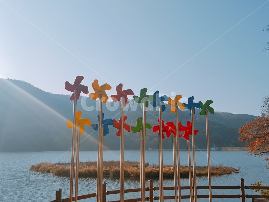 바람개비,맑음,햇빛,풍경,강,사물,물건,오브젝트,thing,object,matter