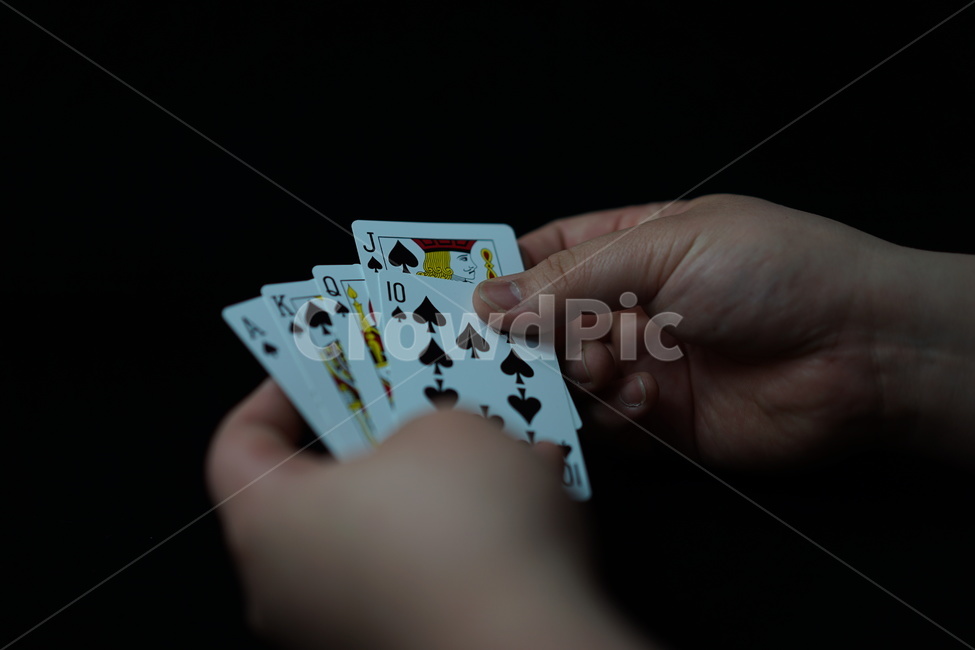 포커,원카드,카드놀이,카드게임,도박,플레잉카드,트럼프카드,playingcard,trumpcard,poker,손가락,사람,인물,인간,human,person,신체일부,몸,body,게임,오락,놀이,game,play