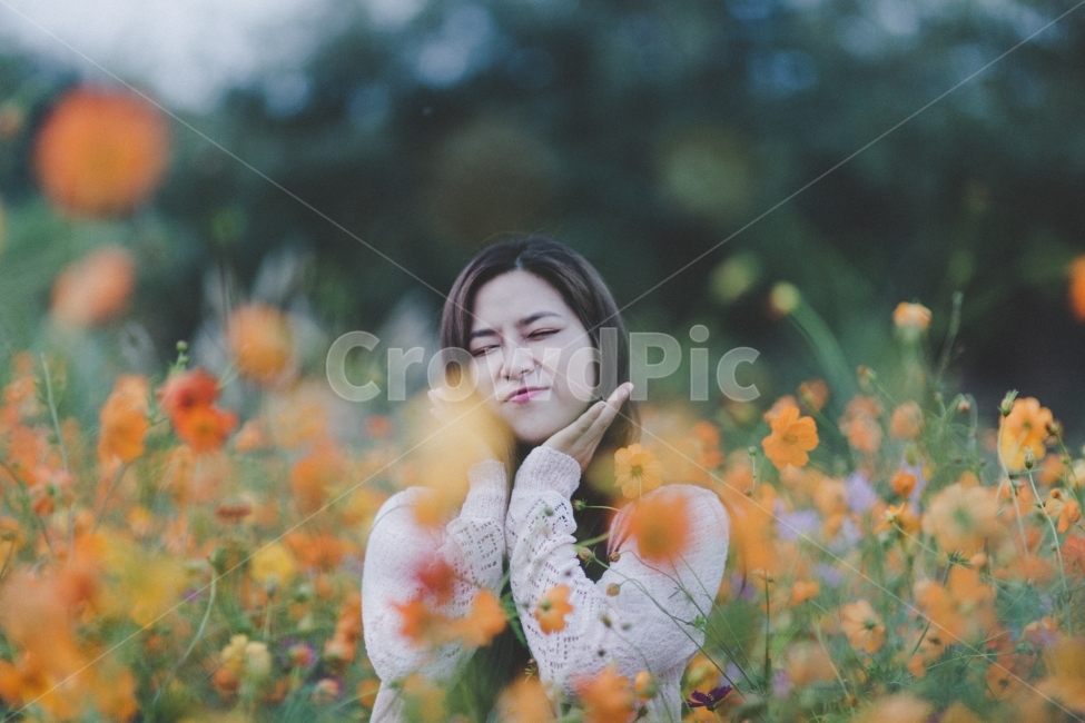 가을,보케,인물,여자,코스모스,미소,풍경,portrait,girl,flower,꽃,landscape,smile,가을,계절,fall,autumn,season,사람,인물,인간,human,person,얼굴표정,facial expression,face,여성,여자,woman,female,lady,감정표현,기분,feeling,emotion,감성,sensible