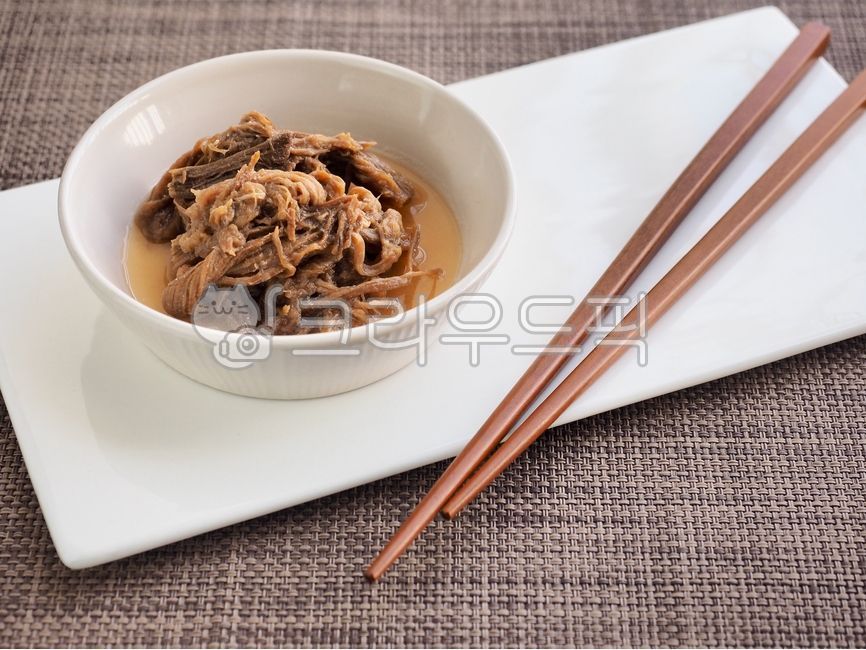 소고기,소고기장조림,장조림,한식,한국음식,밑반찬,간장조림,반찬,단백질,소고기간장조림,쇠고기,음식,고기,간장,배경,식사,요리,소고기요리,beefstew,jangjorim,koreanfood,sidedish,protein,beef,food,dinner,meat,sauce,soysauce,background,meal,cooking,beefdish