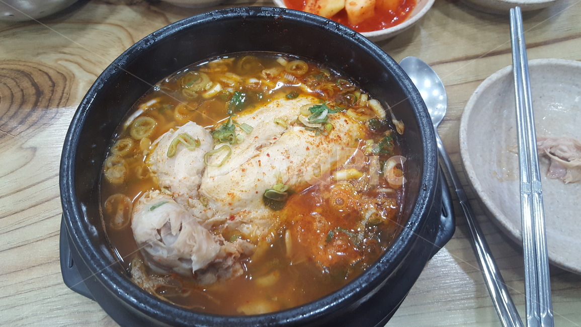 삼계탕,닭요리,몸보신,여름,이열치열,국물요리,얼큰한