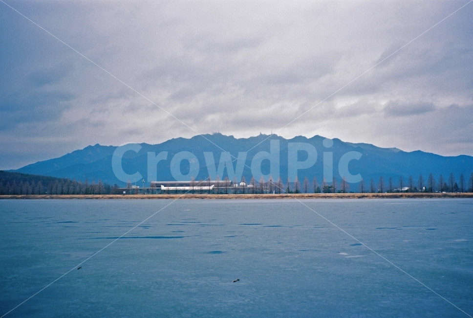 호수,산,숲,나무,하늘,구름,풍경,필카,필름카메라,겨울,강,자연,풍경,nature,landscape,한국자연풍경,한국자연경관,korea nature landscape,water,물,outdoors,옥외,ocean,대양,sea,바다