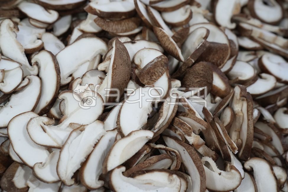한국음식,음식재료,표고버섯,건표고,표고버섯슬라이스,건조버섯,한식재료,요리재료,채식,비건