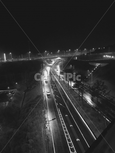 흑백,자동차,불빛,인제,고속도로,여름,흑백,모노톤,monochrome,black and white,교통,교통수단,traffic,transportation,road,도로,freeway,고속 도로,highway