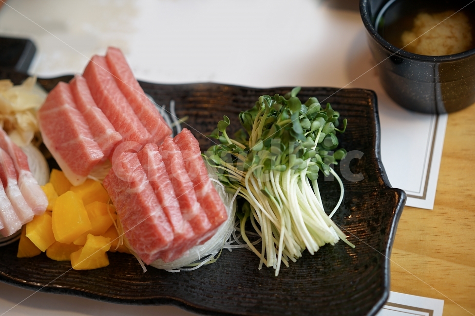 	참치,참치회,안주,음식,일식,먹방,횟감,소주안주,안주추천,안줏거리,먹거리,붉다,레드,빨강,싱싱,색감,음식,식재료,요리,food,cook,meal,dishes,food reserves,수산물,해산물,fishery products,seafood,일식,일본음식,일본요리,Japanese food,Japanese dishes,Japanese meal,Japanese cook
