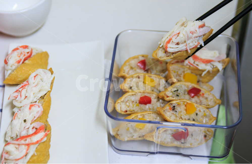 유부초밥,유부,초밥,도시락,간식,게맛살,소풍,나들이,음식,맛있는,젓가락,접시,그릇,준비,요리,새콤한,달달한,별미,음식,식재료,요리,food,cook,meal,dishes,food reserves,일식,일본음식,일본요리,Japanese food,Japanese dishes,Japanese meal,Japanese cook,디저트,간식,후식,dessert,snack