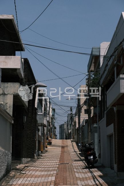 Alley,summer,residential area,uphill road,sidewalk block