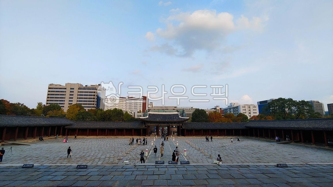 city,building,path,traditional building,road,tile,human,architecture,sidewalk,Changgyeonggung Palace,town,walkway,downtown,urban,Hanok,person,old palace,Korean tradition