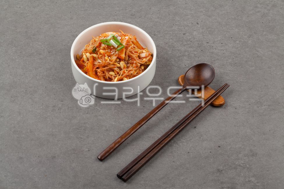 콩나물,나물,콩나물무침,무침,채소,야채,채식,날것,양념,음식,식사,식품,식료품,재료,식재료,음식재료,클로즈업,고소한,한국음식,한국문화,요리