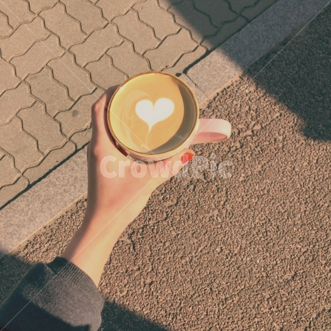 커피,라떼아트,coffee,latteart,하트,설렘,연애,따듯한이미지,사랑이미지,커플이미지,커플,고백,사람,인물,인간,human,person,신체일부,몸,body,커피,카페,coffee,cafe,감성,sensible,feeling