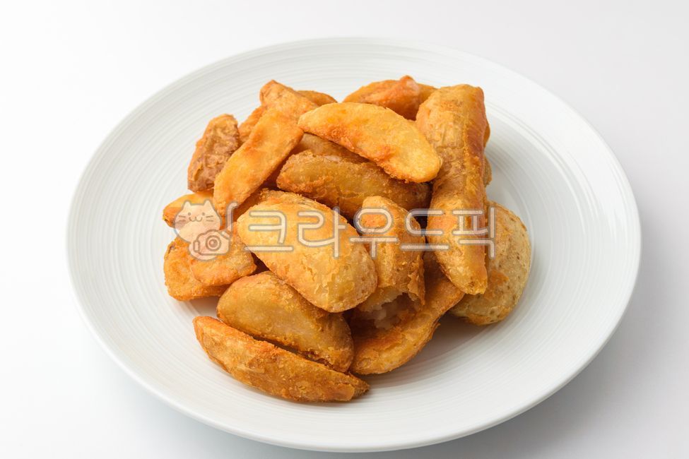 웨지감자,감자,튀김,프렌치프라이,양념,채소,야채,음식,식사,식품,식료품,재료,식재료,음식재료,클로즈업,고소한,담백한,짭짤한