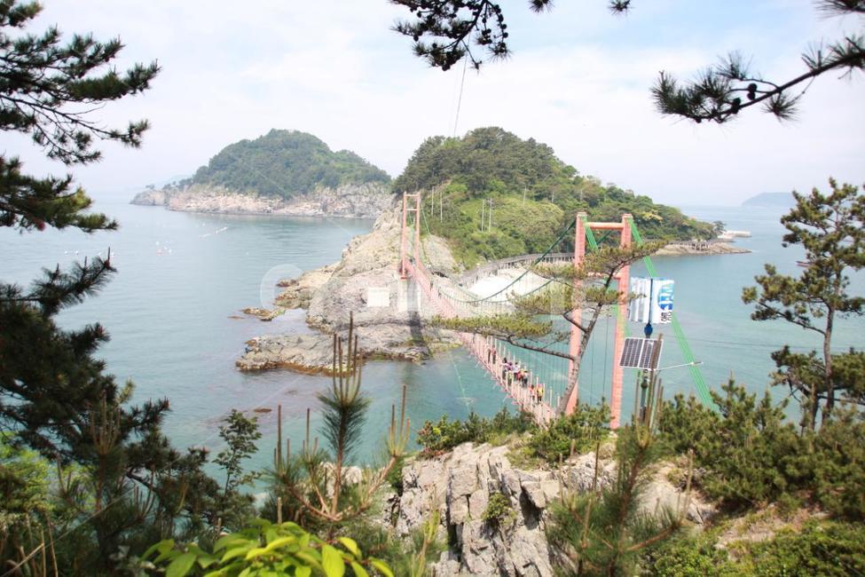 풍경,다리,출렁다리,바다,통영,자연,풍경,nature,landscape,land,땅,outdoors,옥외,promontory,곶,shoreline,해안선,water,물,sea,ocean,대양