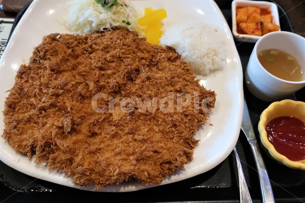 왕돈가스,돈가스,식사,양식,옛날,소스,튀김,음식,외식,돼지고기,야채,빵가루,음식,식재료,요리,food,cook,meal,dishes,food reserves