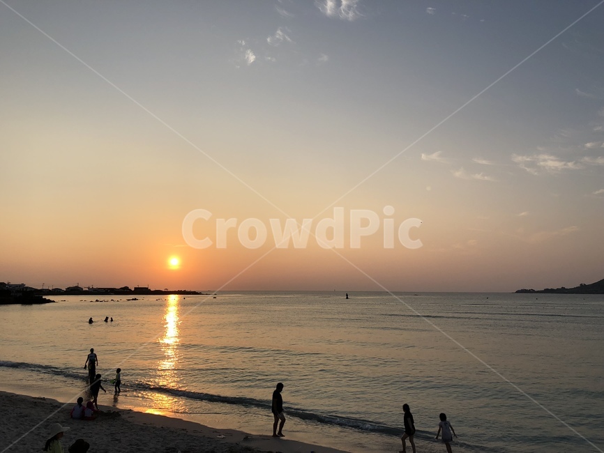 노을,풍경,하늘,구름,석양,제주도,자연,풍경,nature,landscape,해변,바다,beach,sea,사람들,대중,군중,other people,crowd,인물실루엣,사람실루엣,character silhouette,human silhouette,person,사람,human,인간,outdoors,옥외,sunlight,햇빛