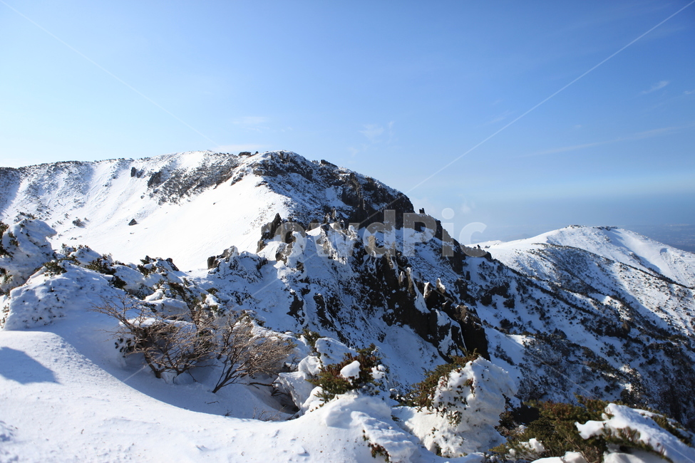 한라산,겨울,자연,풍경,눈,겨울,계절,winter,season,자연,풍경,nature,landscape,한국자연풍경,한국자연경관,korea nature landscape,제주도,jeju,jeju island,outdoors,옥외,mountain,산,mountain range,산맥,ice,얼음,빙