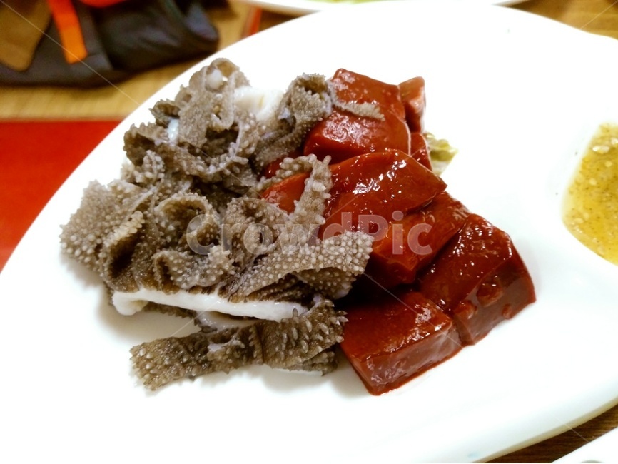 쇠고기,간,저녁식사,음식,천엽,liver,food,korea,생간,한국음식,식자재,식재료,붉은색,red,raw,먹거리,요리,접시,흰색,dish,식사,육식,신선한,비타민A,fresh,vitaminA,음식,식재료,요리,food,cook,meal,dishes,food reserves