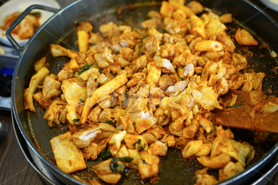 	닭갈비,음식,푸드,먹방,식사,야채,닭,닭고기,양념,춘천닭갈비,맛집,음식,식재료,요리,food,cook,meal,dishes,food reserves,육류,고기,meat,한식,한국음식,한국요리,korean food,korean dishes,korean meal,korean cook