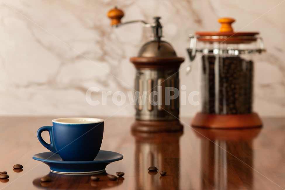 커피,coffee,음료,drink,컵,cup,식기,plate,커피콩,원두,커피원두,coffeebean,coffeebeans,남색,카페,cafe,커피,카페,coffee,cafe