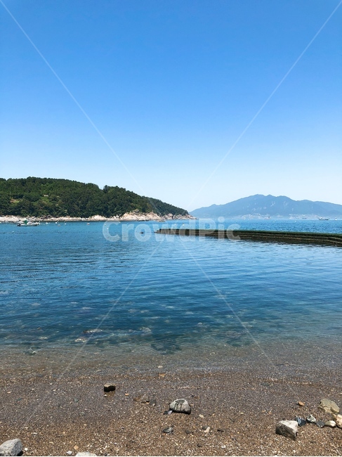 해안가,바다,자연,풍경,배경,화사함,자유,힐링,휴가,휴식,쉼터,산책,nature,야외,자연광,초록,푸른