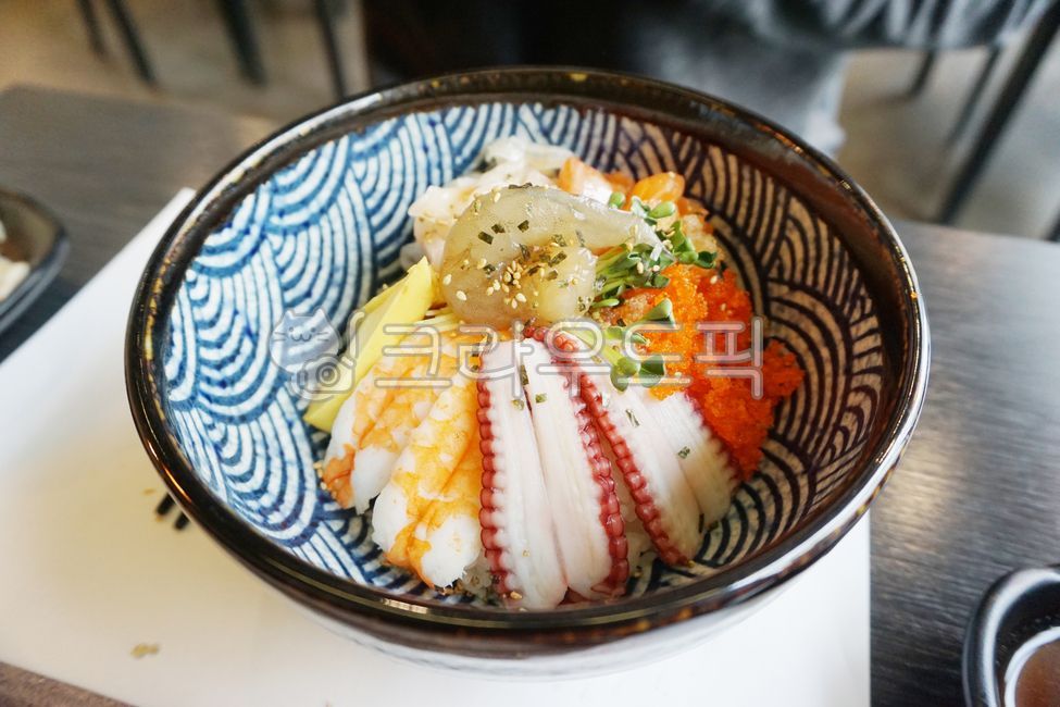 bowlofriceservedwithtoppings,rice bowl,Hoedeopbap,Chirashi rice bowl,Japanese food,japanesefood,Jirashi,sushi,food