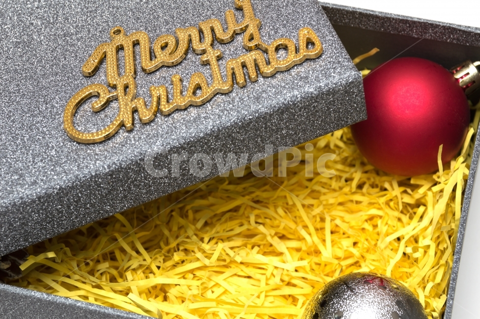메리크리스마스,크리스마스,상자,볼,선물상자,선물,이벤트,성탄절,오브젝트,컨셉,컨셉트,콘셉,콘셉트,스튜디오,실내,성탄,기념,기념일,휴일,소품,장식,장식품,겨울,누끼,시즌,인테리어,디자인,데코,데코레이션,잔치,축제,파티,배경,이미지,배경이미지,흰배경,흰색,화이트,메리크리스마스문구,문구,글씨,영문,영어,금색,골드,노란색,옐로우,포장,포장재료,글자,크리스마스볼,뚜껑,겨울,계절,winter,season,기념일,축하,anniversary,congratulation,celebrate,celebration,메리크리스마스,성탄절,merry christmas,사물,물건,오브젝트,thing,object,matter,연출,컨셉,콘셉,direction,concept