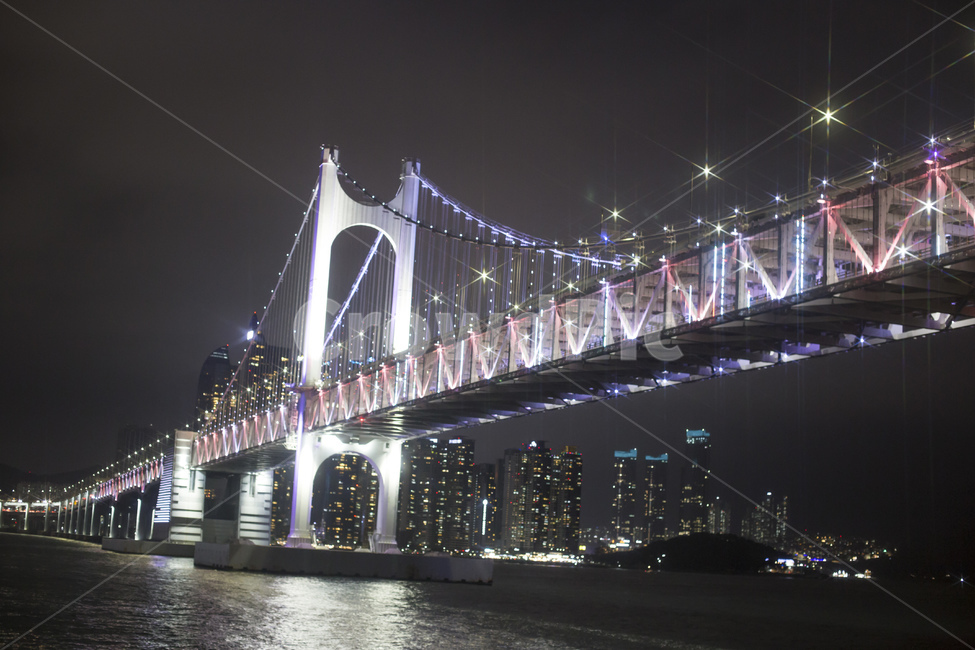 부산,다리,대교,광안리,광안대교,야경,교각,바다,건축물,조명,야경,밤,풍경,nightscape,night,landscape,건축물,건물외관,exterior,building,structure,architecture,construction