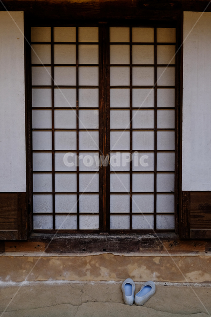 문,창호지,창호지문,고무신,한옥,한국,전통,고택,한국전통,한국문화,korean traditional,korean culture,건축물,건물외관,exterior,building,structure,architecture,construction