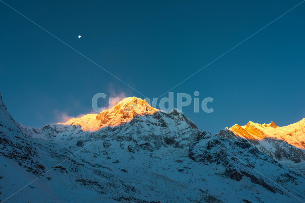 mountainrange,산맥,nature,자연,outdoors,옥외,mountain,산,peak,피크,새벽,dawn,일출,sunrise,달,설산,히말라야,himalaya,moon,안나푸르나,landscape,눈,snow,겨울,계절,winter,season,자연,풍경,nature,landscape