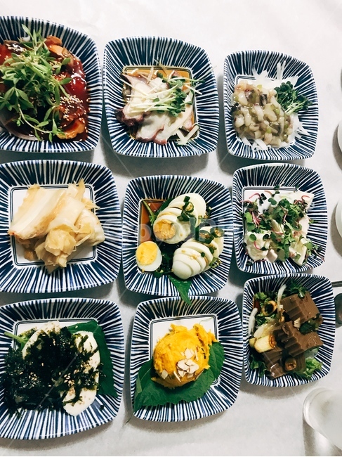 반찬,사이드디쉬,여섯그릇,여섯반찬,식당