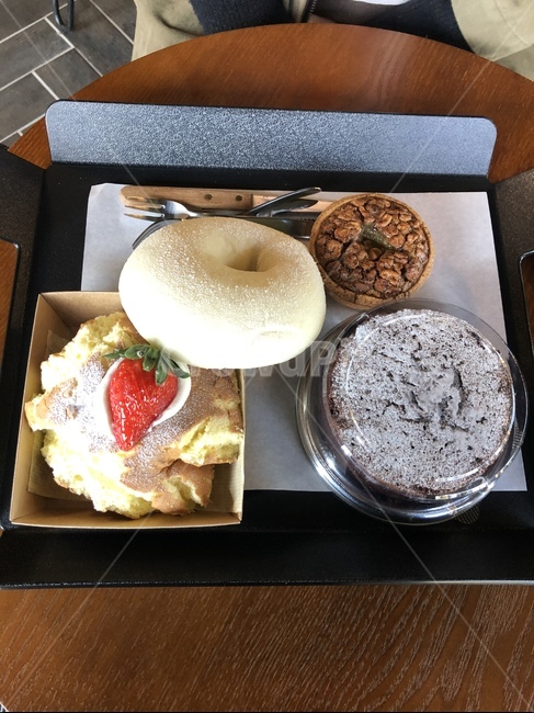 카페,빵,디저트,딸기,카페디저트,간식