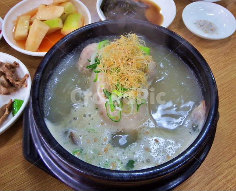 삼계탕,보양식,닭,닭요리,한식,몸보신,음식,식재료,요리,food,cook,meal,dishes,food reserves,육류,고기,meat,한식,한국음식,한국요리,korean food,korean dishes,korean meal,korean cook