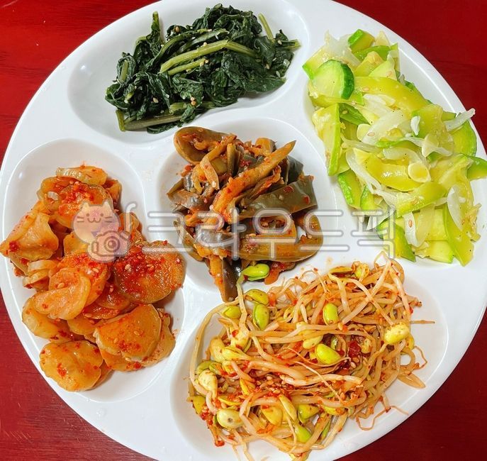 가지무침,머위나물무침,머위나물,나물,가지,호박볶음,호박,둥근호박,오이지무침,무침,볶음,오이지,콩나물무침,콩나물,양념,나눔접시,밑반찬,나물무침,반찬,밥반찬,접시,음식,요리,식사,식재료,야채,채소,dish,food,meal,cook