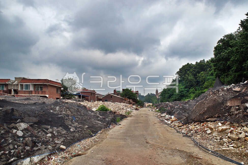 waste,redevelopment,Naesonda Station,Uiwang city,reconstruction,Demolition,abandoned house