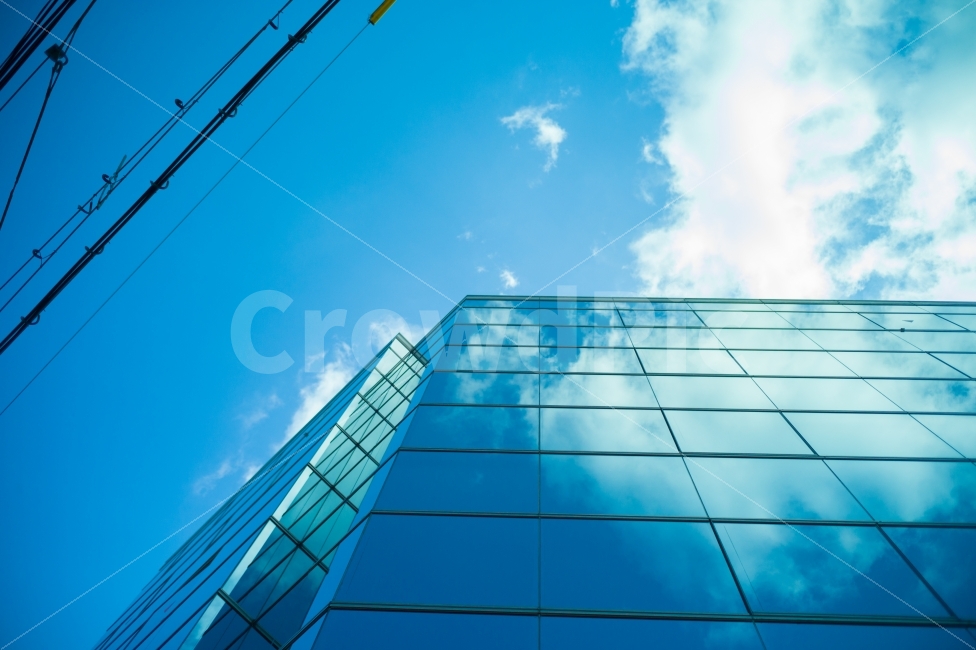 하늘,건물,창,푸른색,구름,전선,경계,그리움,감성,sky,building,window,blue,cobaltblue,cloud,memory,sensibility,도시,풍경,city,landscape,건축물,건물외관,exterior,building,structure,architecture,construction,office building,사무실 건물