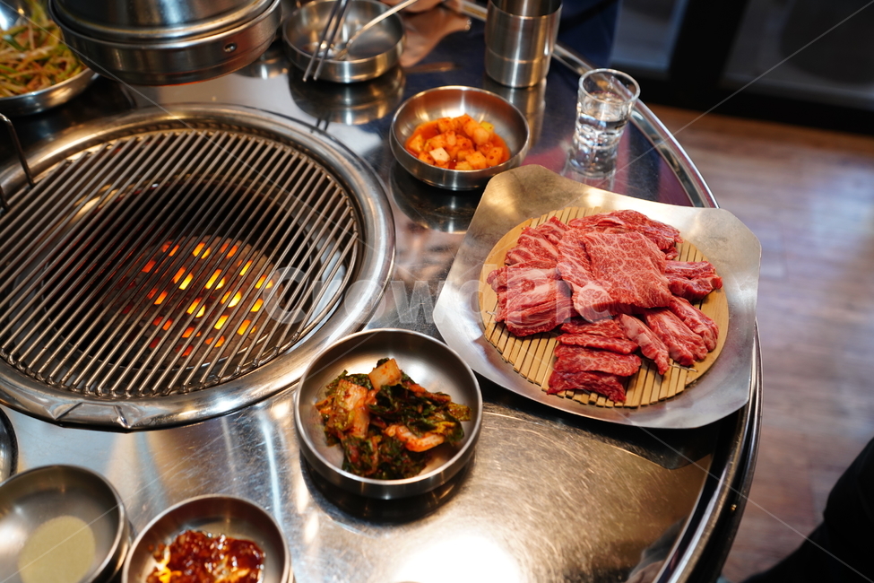고기,한우,육류,육식,식사,먹방,술자리,안주,안주거리,구이,한식,소고기,먹거리,푸드,food,음식,음식,식재료,요리,food,cook,meal,dishes,food reserves,육류,고기,meat