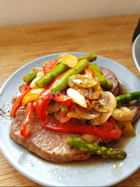음식,스테이크,야채볶음,식사,요리,양식,음식,식재료,요리,food,cook,meal,dishes,food reserves,양식,서양음식,서양요리,western food,western dishes,western meal,western cook