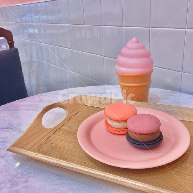 마카롱,딸기마카롱,딸기,카페,후식,접시,식재료,요리,macaron,dishes,food,cook,meal,snack,feeling,아이스크림,디저트,디저트,간식,후식,dessert,snack
