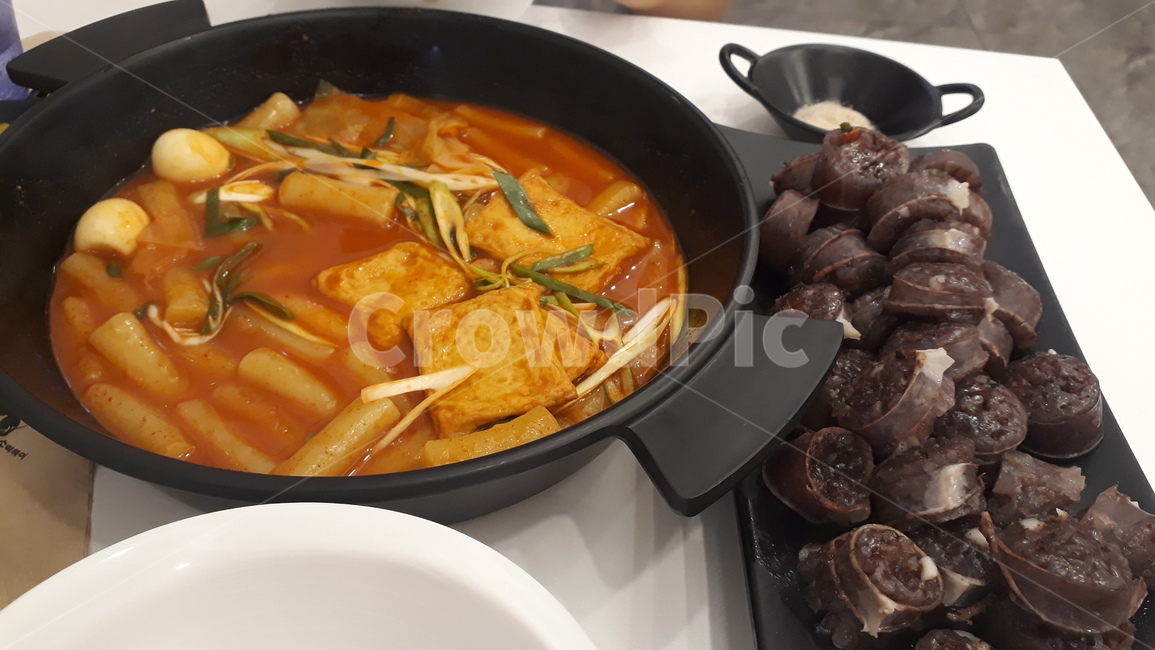분식,떡볶이,순대,음식,매콤하다