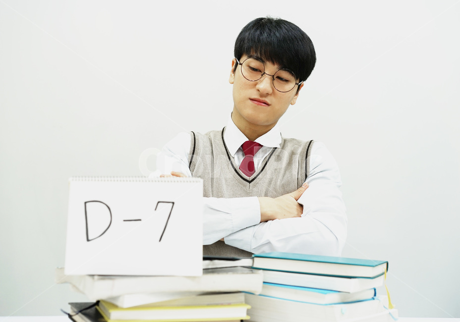수능,교육,학생,교복,시험,강의,수업,고등학생,고3,남고생,남자고등학생,남고,수능시험,기말고사,중간고사,모의고사,exam,quiz,test,학업,공부,남자,남학생,사람,인물,인간,human,person,얼굴표정,facialexpression,face,남성,man,male,학교,education,learning,study,schoo,사람,인물,인간,human,person,얼굴표정,facial expression,face,남성,남자,man,male,감정표현,기분,feeling,emotion,교육,학교,공부,education,learning,study,school
