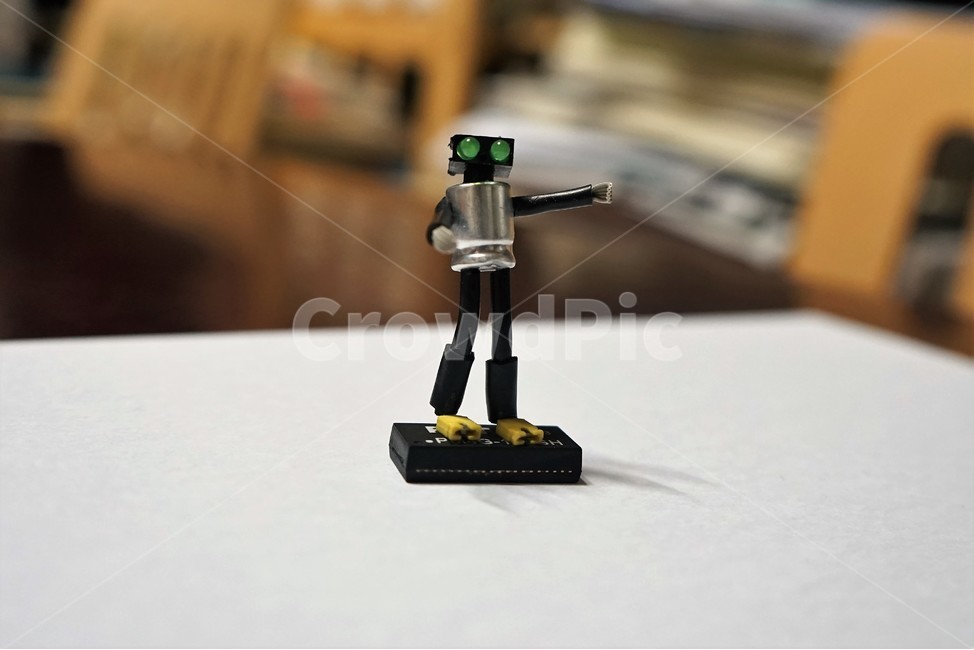 인형,콘덴서,캡,컴퓨터부품,doll,condenser,cap,diy,자작,재활용,recycling,miniature,로봇,취미생활,만들기,조각상,동상,석상,조형물,statue,bronze statue,stone statue,사물,물건,오브젝트,thing,object,matter