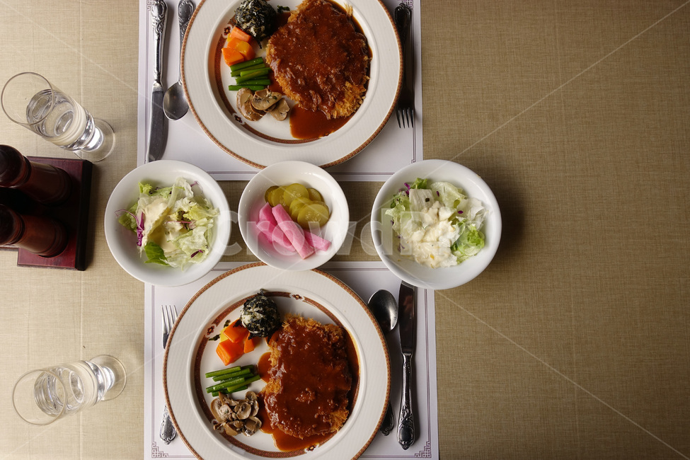 경양식,돈까스,주먹밥,버섯,마늘쫑,튀김,고기,식사,맛있는,음식,식재료,요리,food,cook,meal,dishes,food reserves,육류,고기,meat