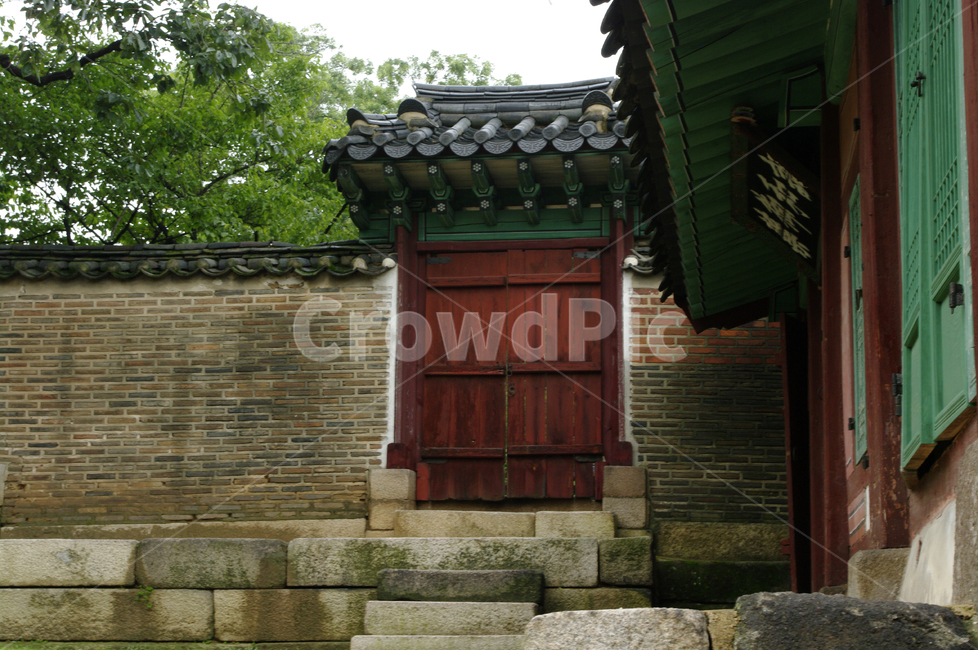 창덕궁,고궁,한옥,전통가옥,기와지붕,건축,traditional,문,담장,한국전통,한국문화,korean traditional,korean culture,랜드마크,landmark,tourist attraction,한국랜드마크,한국관광지,한국명소,korea landmark,korea tourist attraction,건축물,건물외관,exterior,building,structure,architecture,construction